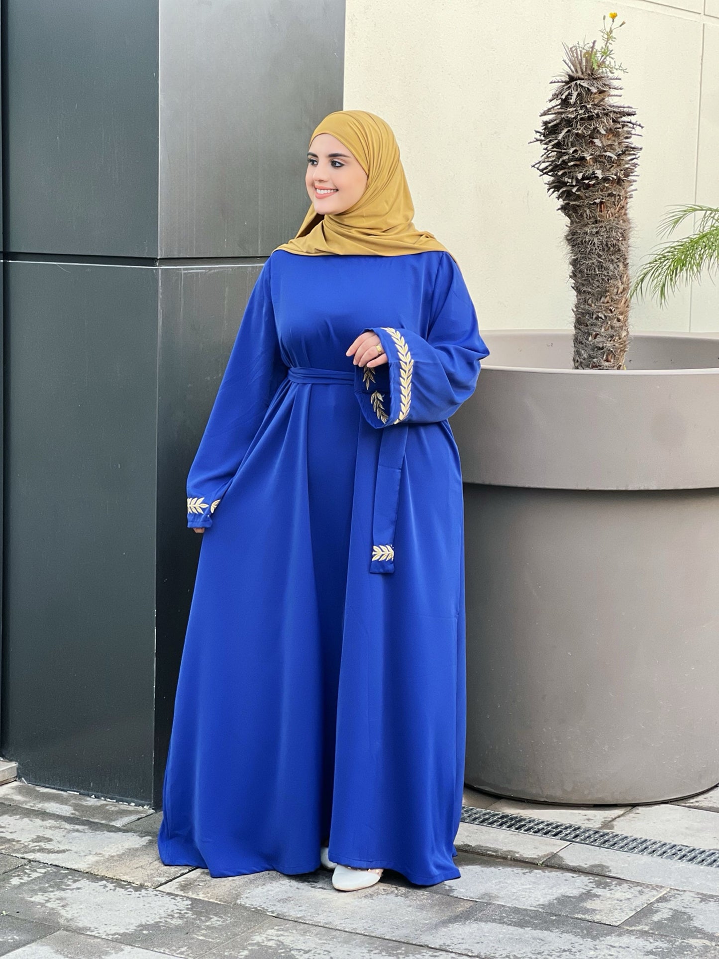 كسوة بالطّرزة والحزام