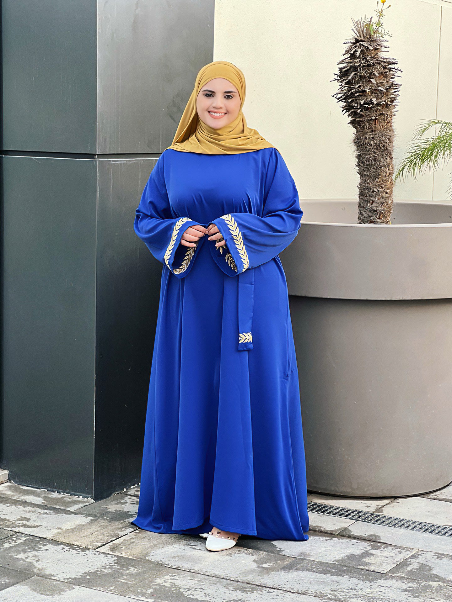 كسوة بالطّرزة والحزام