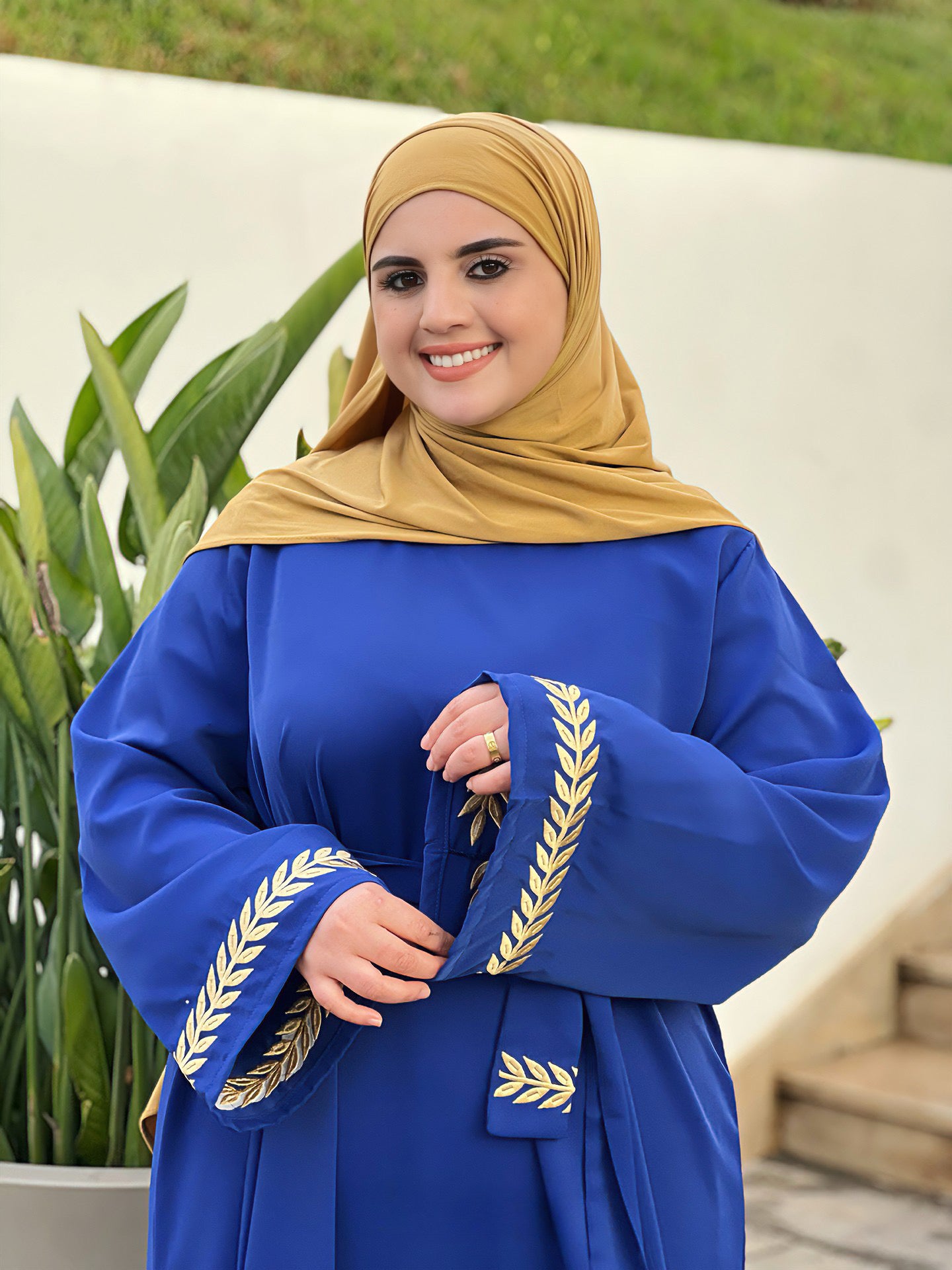 كسوة بالطّرزة والحزام