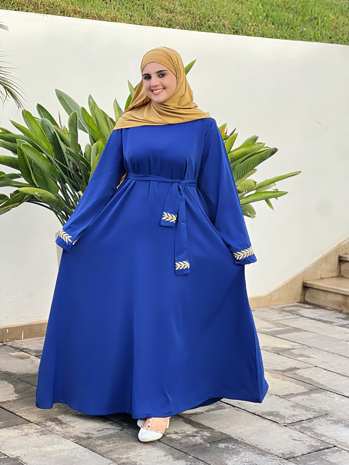 كسوة بالطّرزة والحزام