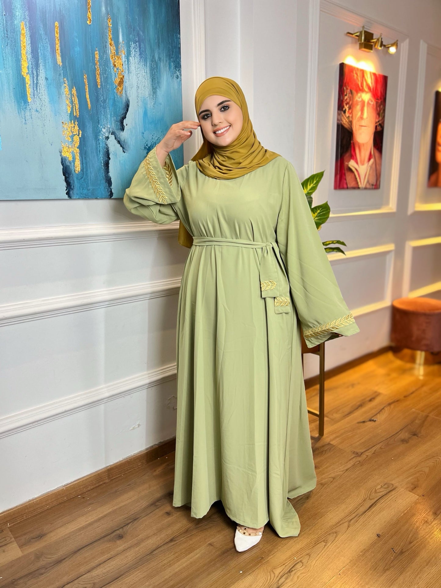 كسوة بالطّرزة والحزام